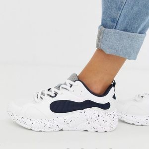 Bershka Monochrome sneakers in white!